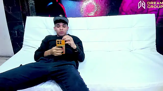 Snapshot of AmazingPartys chatting on 02-18-26, 04:54 AmazingPartys online show from 02-18-26, 04:54