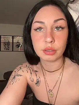 Snapshot of Estherjizz chatting on 05-27-26, 03:19 Estherjizz online show from 05-27-26, 03:19