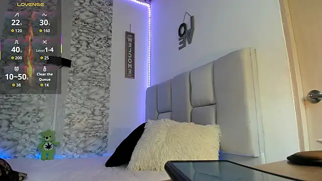 Snapshot of CRAZYBOYLOVE chatting on 10-11-25, 02:29 CRAZYBOYLOVE online show from 10-11-25, 02:29