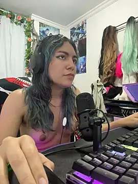 Snapshot of VaioletUwU chatting on 03-09-26, 03:21 VaioletUwU online show from 03-09-26, 03:21