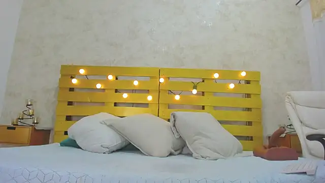 cristinapuerta  online show from 11-14-25, 11:36