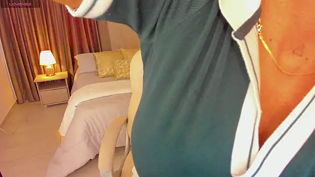 Sarah Stone  online show from 11-05-25, 07:50