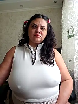 Snapshot of littleRikka chatting on 10-12-25, 07:32 littleRikka online show from 10-12-25, 07:32