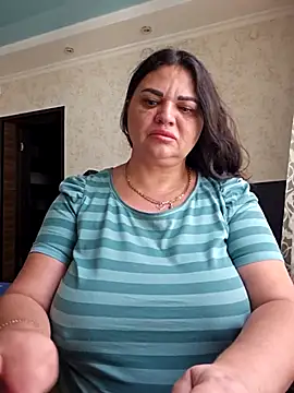 Snapshot of littleRikka chatting on 09-25-25, 10:21 littleRikka online show from 09-25-25, 10:21