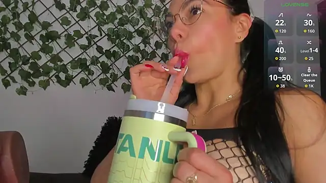 Snapshot of maribad chatting on 10-21-25, 05:23 maribad online show from 10-21-25, 05:23