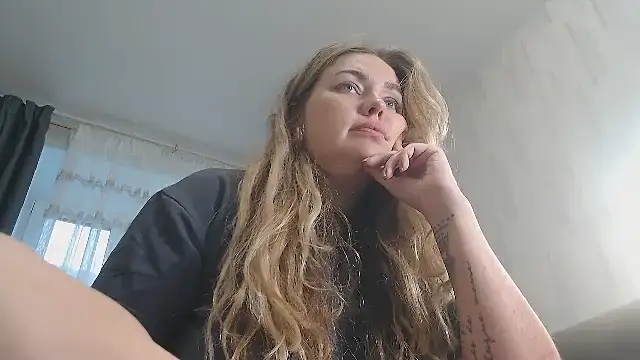 xxkristinaxx online show from 10-23-25, 12:15