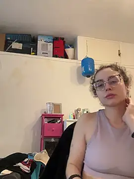 Snapshot of ladyturtle chatting on 04-22-26, 10:55 ladyturtle online show from 04-22-26, 10:55