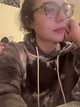 Snapshot of ladyturtle chatting on 05-18-26, 10:47 ladyturtle online show from 05-18-26, 10:47