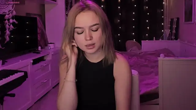 MaryDreaminess online show from 12-15-24, 04:04