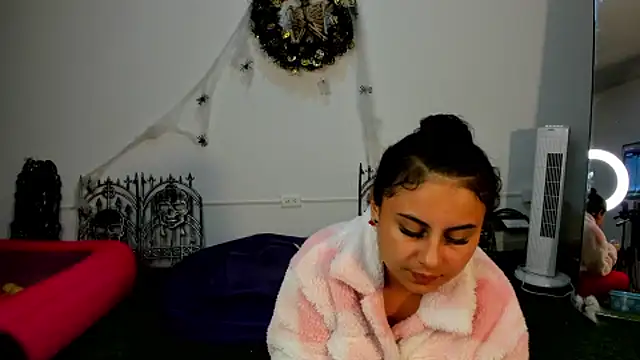 Snapshot of AbbyTaylorr chatting on 10-01-25, 03:44 AbbyTaylorr online show from 10-01-25, 03:44