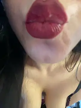 White-Petite online show from 04-23-26, 12:22