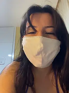 White-Petite online show from 04-21-26, 07:09