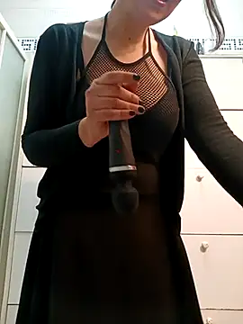 Snapshot of Dolcissima33 chatting on 02-21-25, 03:21 Dolcissima33 online show from 02-21-25, 03:21