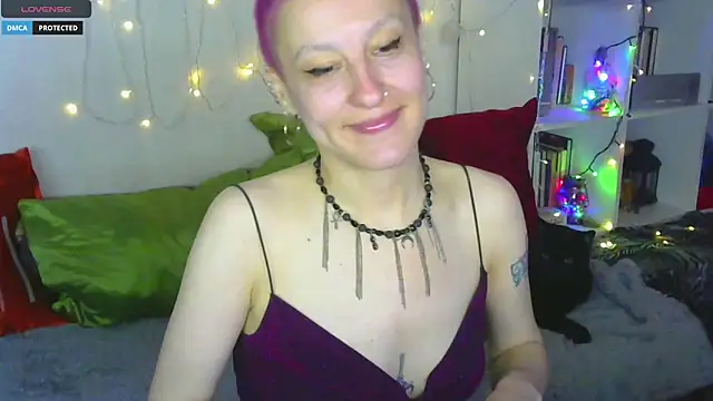 Snapshot of MartaBounty chatting on 06-19-26, 10:04 MartaBounty online show from 06-19-26, 10:04