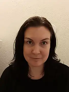 Snapshot of DesreRose chatting on 06-04-26, 05:06 DesreRose online show from 06-04-26, 05:06