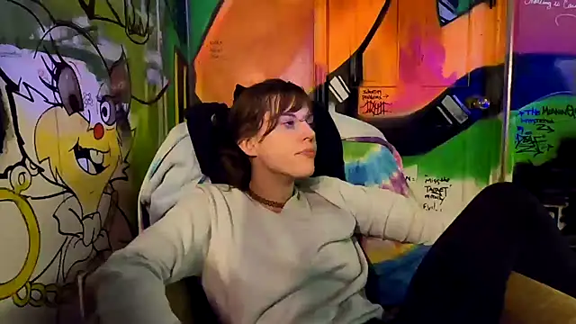 Snapshot of TheDaisyChaos chatting on 02-17-25, 11:02 TheDaisyChaos online show from 02-17-25, 11:02