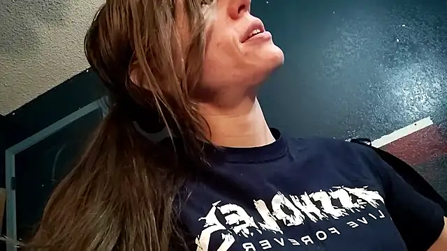 Snapshot of TheDaisyChaos chatting on 12-04-24, 05:10 TheDaisyChaos online show from 12-04-24, 05:10