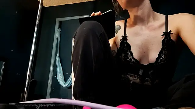 Snapshot of TheDaisyChaos chatting on 12-05-24, 03:09 TheDaisyChaos online show from 12-05-24, 03:09