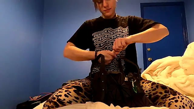 Snapshot of TheDaisyChaos chatting on 03-09-25, 03:11 TheDaisyChaos online show from 03-09-25, 03:11