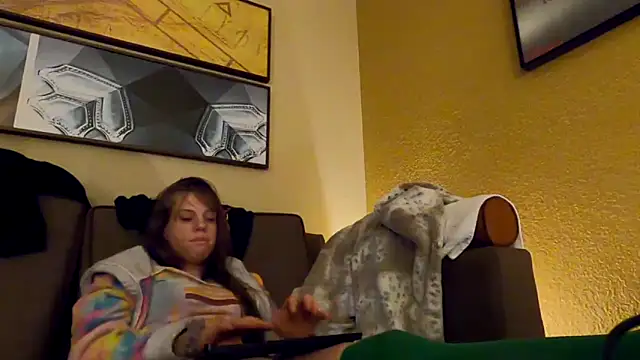 Snapshot of TheDaisyChaos chatting on 12-16-24, 06:32 TheDaisyChaos online show from 12-16-24, 06:32