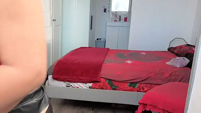 HotSpicyGujju online show from 11-28-25, 08:47