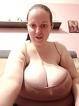 Snapshot of BustyLadyAlma chatting on 06-01-26, 07:30 BustyLadyAlma online show from 06-01-26, 07:30