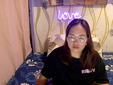 BURBERRY69 online show from 02-09-26, 01:42