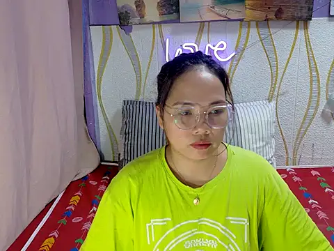 BURBERRY69 online show from 03-10-26, 10:58