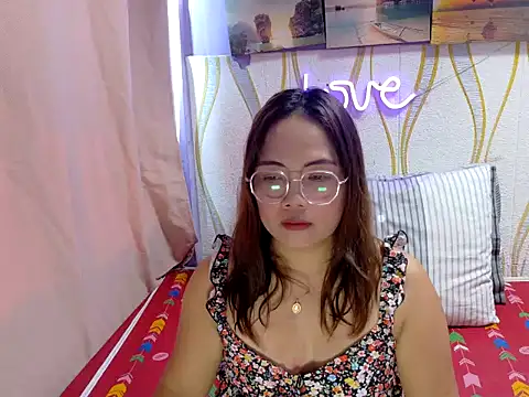 BURBERRY69 online show from 03-04-26, 07:49