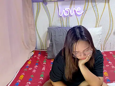 BURBERRY69 online show from 03-11-26, 02:11