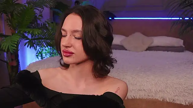 Devilinee online show from 03-06-26, 06:41