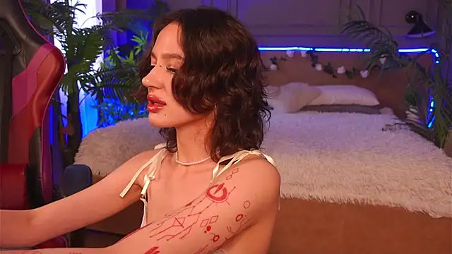 Devilinee online show from 09-18-25, 06:49