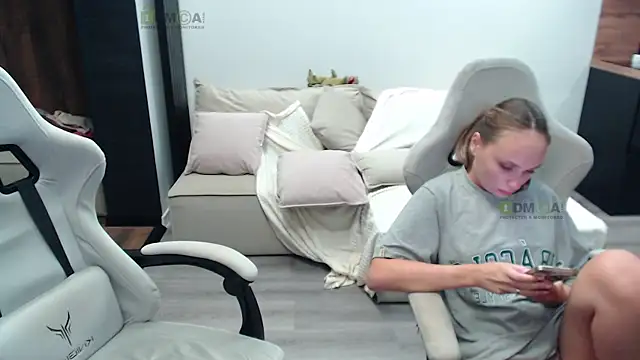 Sunny-Girl1 online show from 10-15-25, 07:44