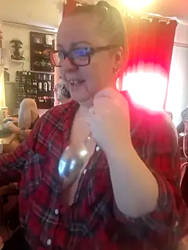 Snapshot of cplcokins34 chatting on 11-15-25, 08:40 cplcokins34 online show from 11-15-25, 08:40