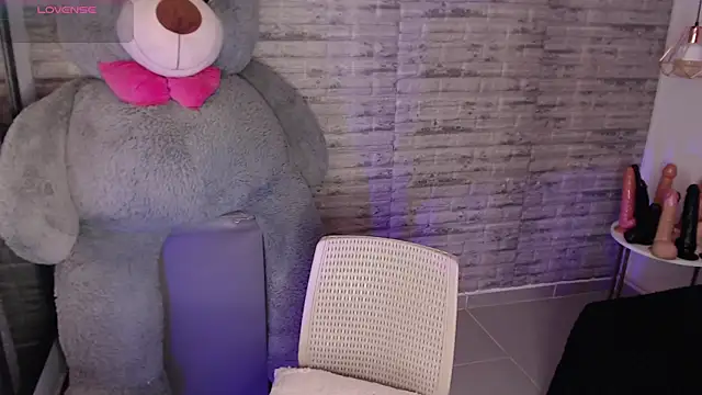 TinnaCobb online show from 03-12-26, 04:11