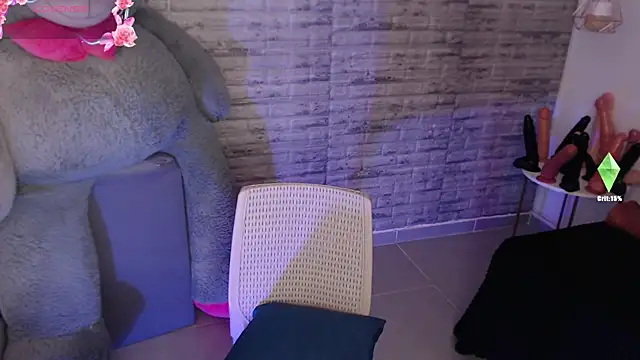 TinnaCobb online show from 02-12-26, 03:34