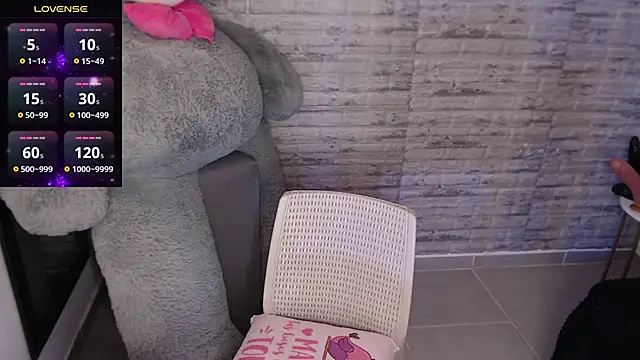 TinnaCobb online show from 10-23-25, 04:16