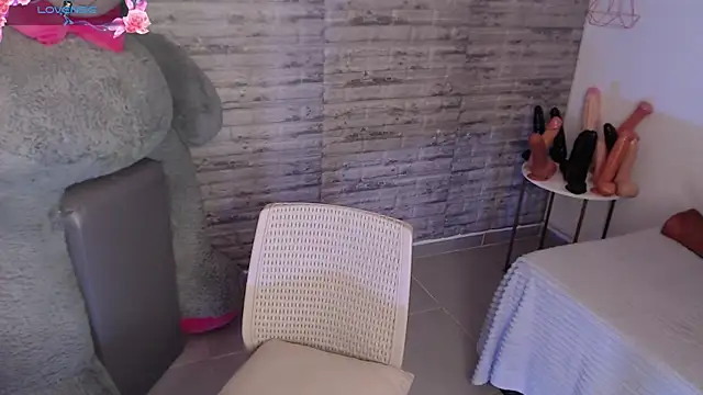 TinnaCobb online show from 11-06-25, 03:49