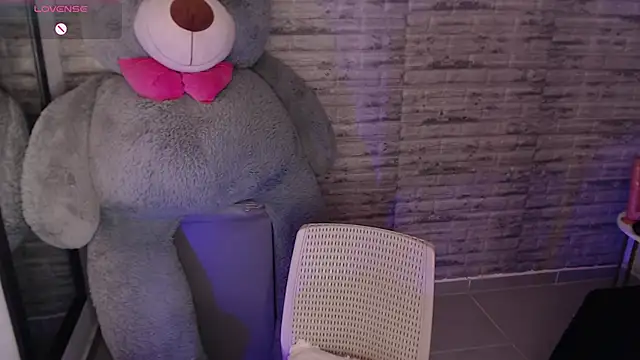 TinnaCobb online show from 03-11-26, 04:34