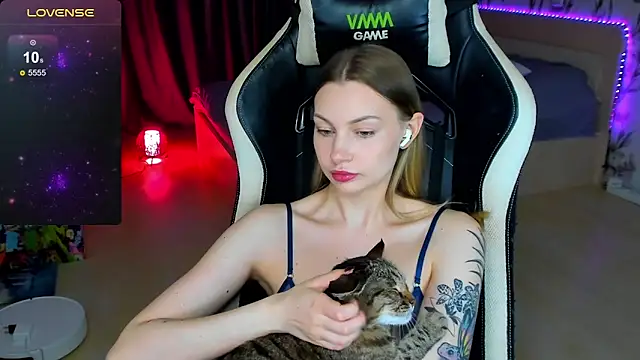 BiMolly online show from 11-11-25, 01:39