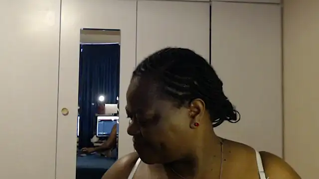 Snapshot of MatureBoobsDiva chatting on 11-01-25, 02:44 MatureBoobsDiva online show from 11-01-25, 02:44