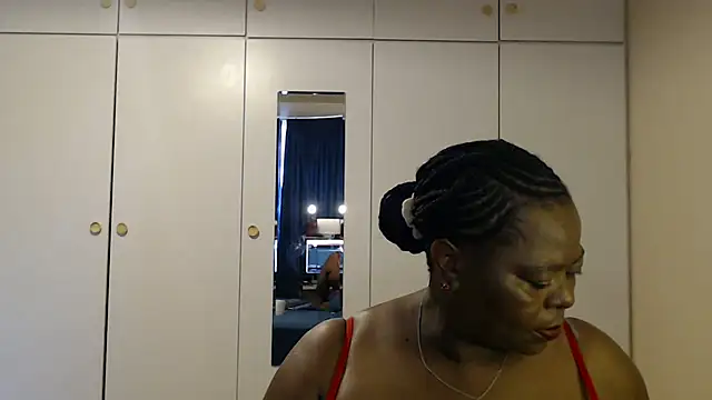 Snapshot of MatureBoobsDiva chatting on 10-15-25, 02:36 MatureBoobsDiva online show from 10-15-25, 02:36