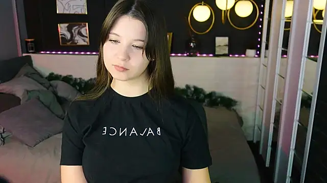 Snapshot of ElizaMild chatting on 12-21-25, 01:46 ElizaMild online show from 12-21-25, 01:46