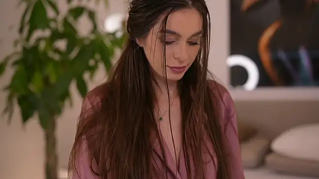 DoviaClaire online show from 10-27-25, 07:42