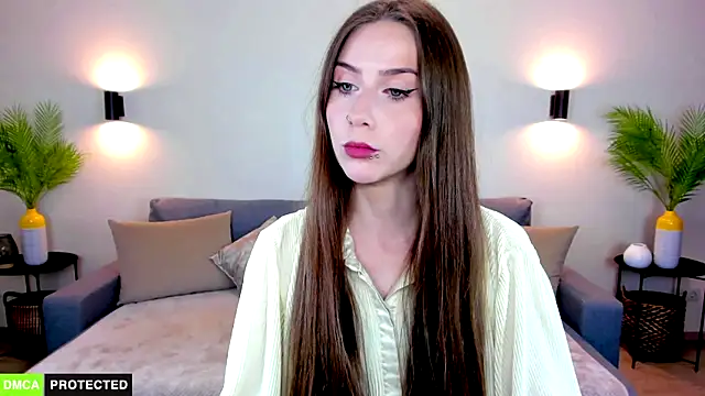 TheWoman   online show from 06-10-26, 11:00