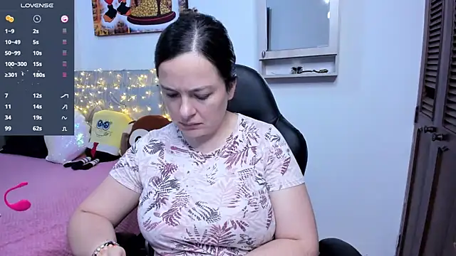 angelaagomez online show from 11-18-25, 06:55