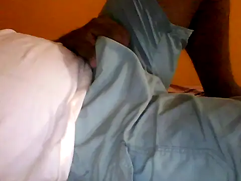 Snapshot of Indianguymohan chatting on 09-17-25, 05:15 Indianguymohan online show from 09-17-25, 05:15