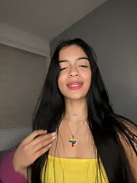 Snapshot of Sammy_pink chatting on 05-19-26, 01:56 Sammy pink online show from 05-19-26, 01:56
