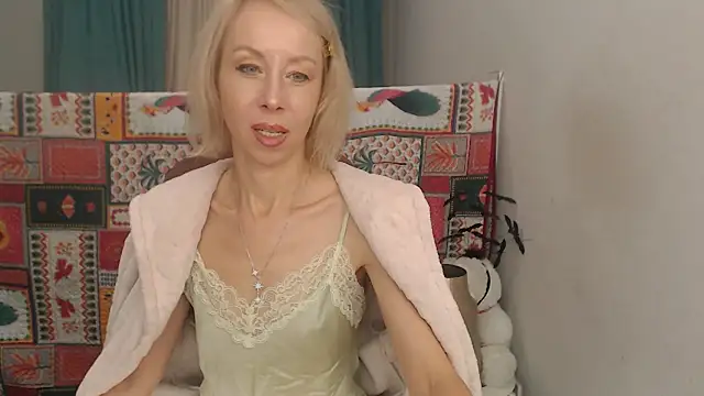 LuxuryNika online show from 11-05-25, 02:09