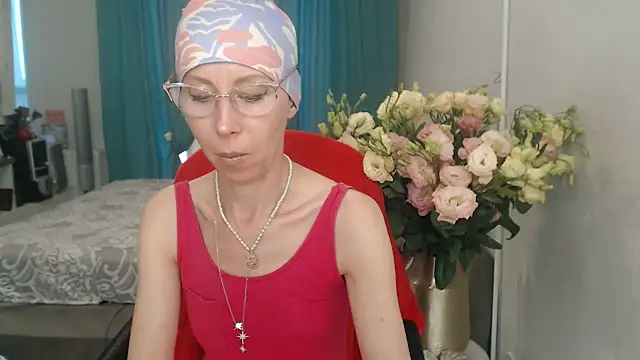 Snapshot of LuxuryNika chatting on 07-17-26, 04:48 LuxuryNika online show from 07-17-26, 04:48